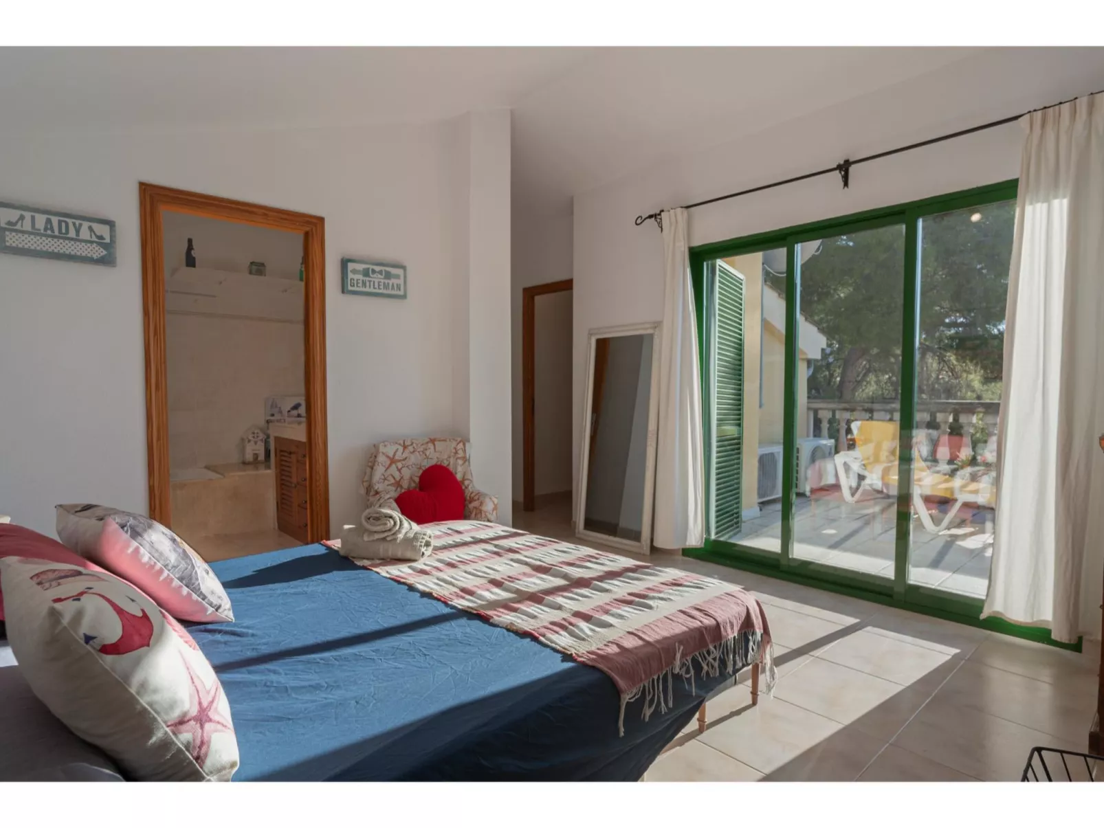 Sunwing Beach-Inside