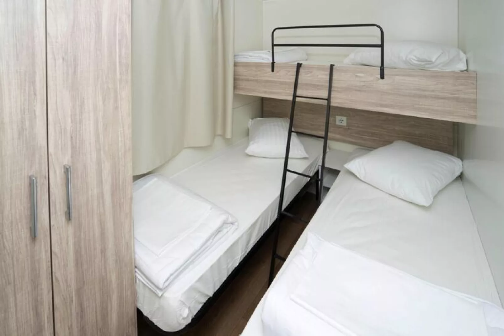 Mobile Homes Kovacine Cres-MH Family - 5 Pers-Bedroom