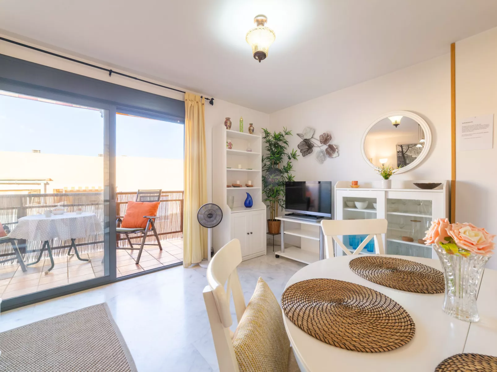 Dioniso - Playa Romanilla-Inside