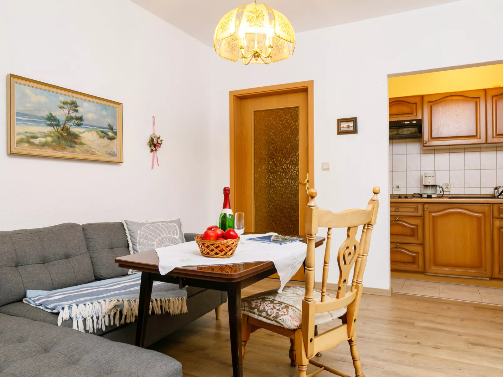 Bungalow 8-Inside