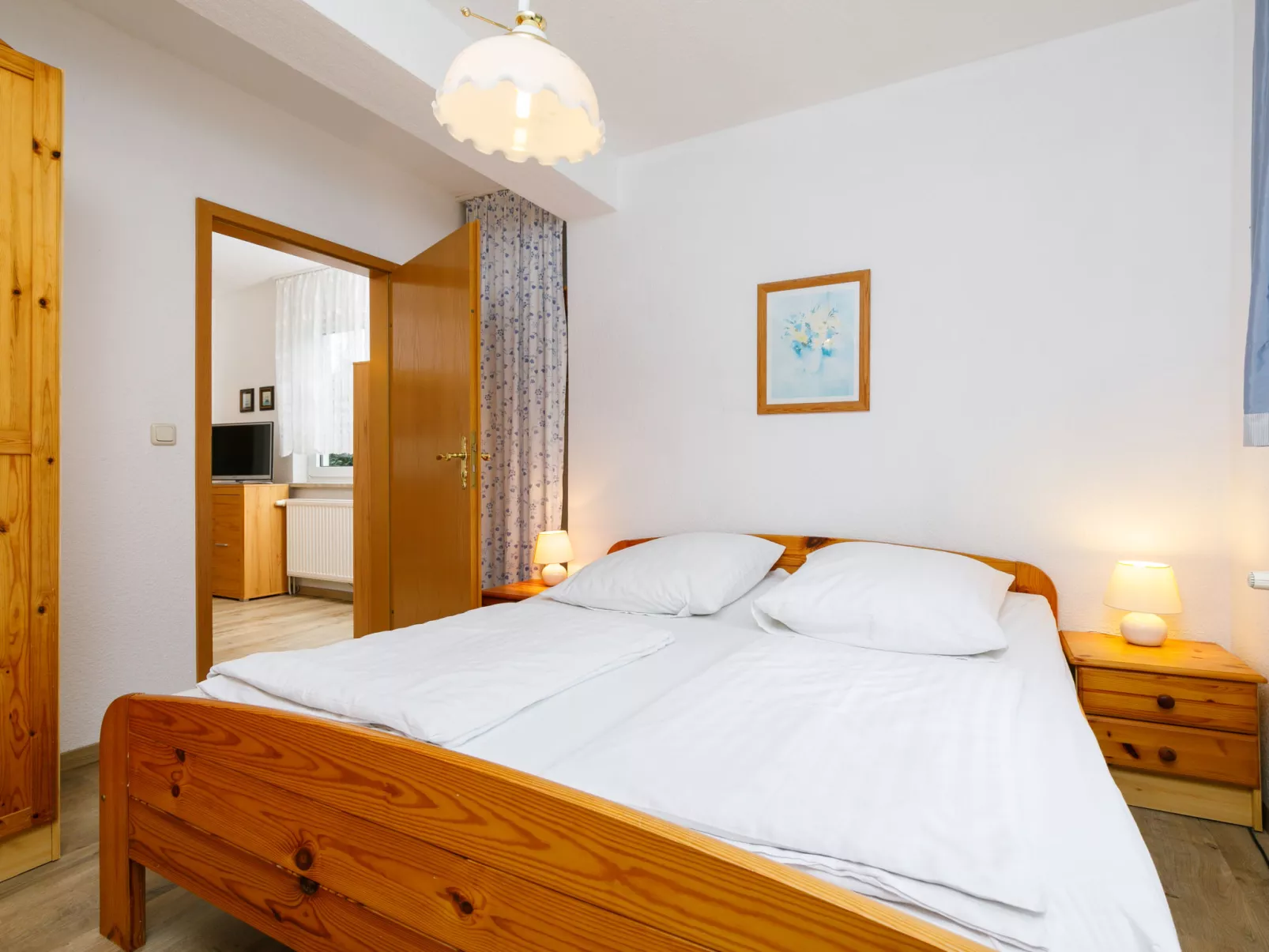 Bungalow 8-Inside
