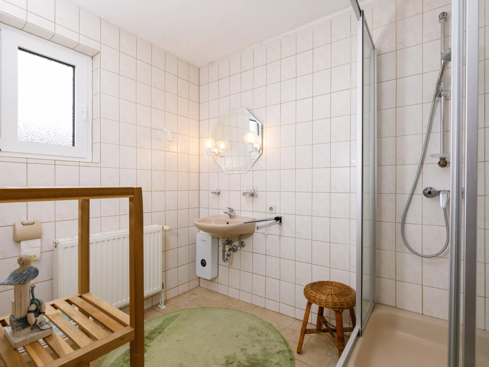 Bungalow 8-Inside