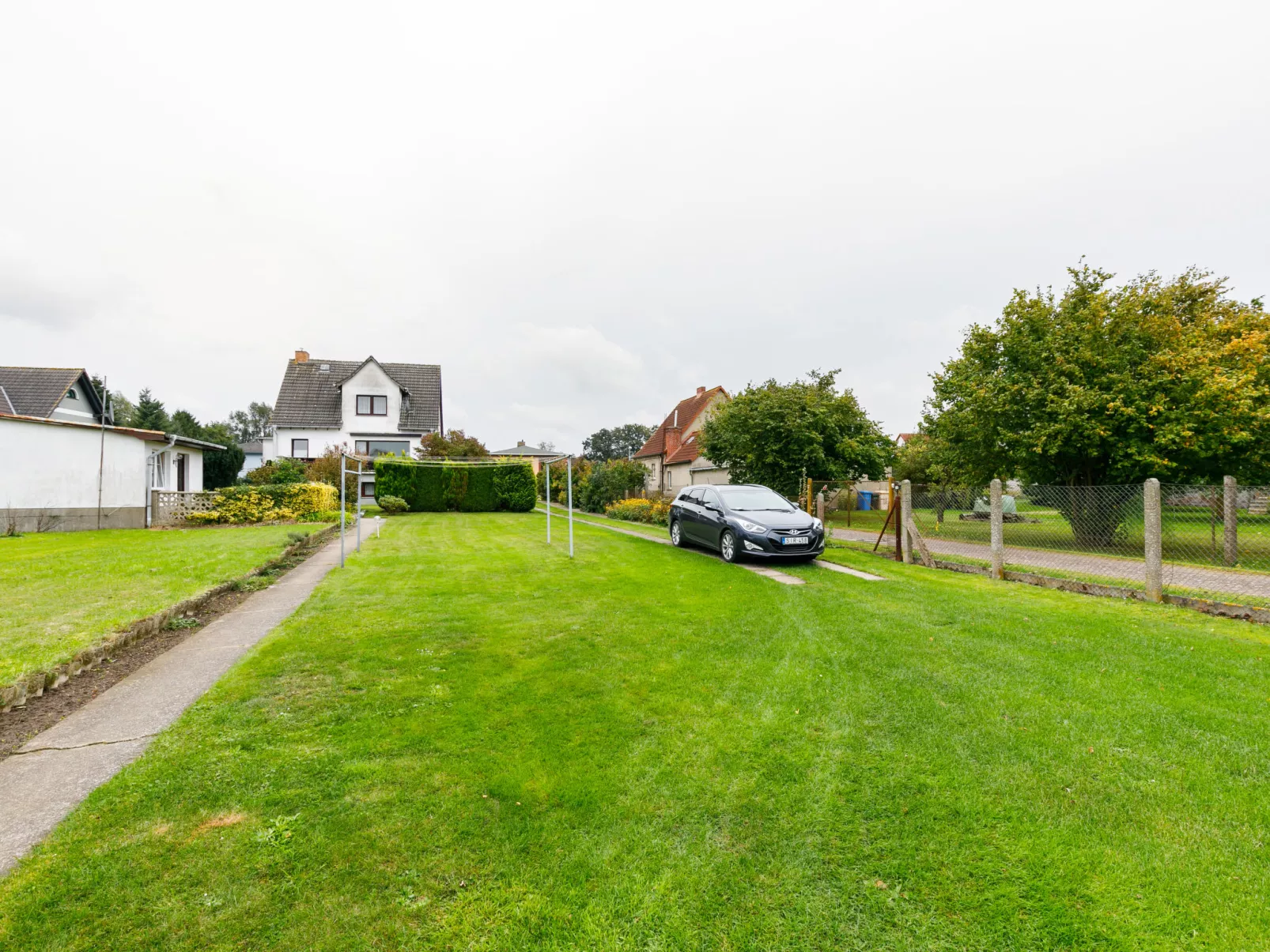 Bungalow 8-Outside
