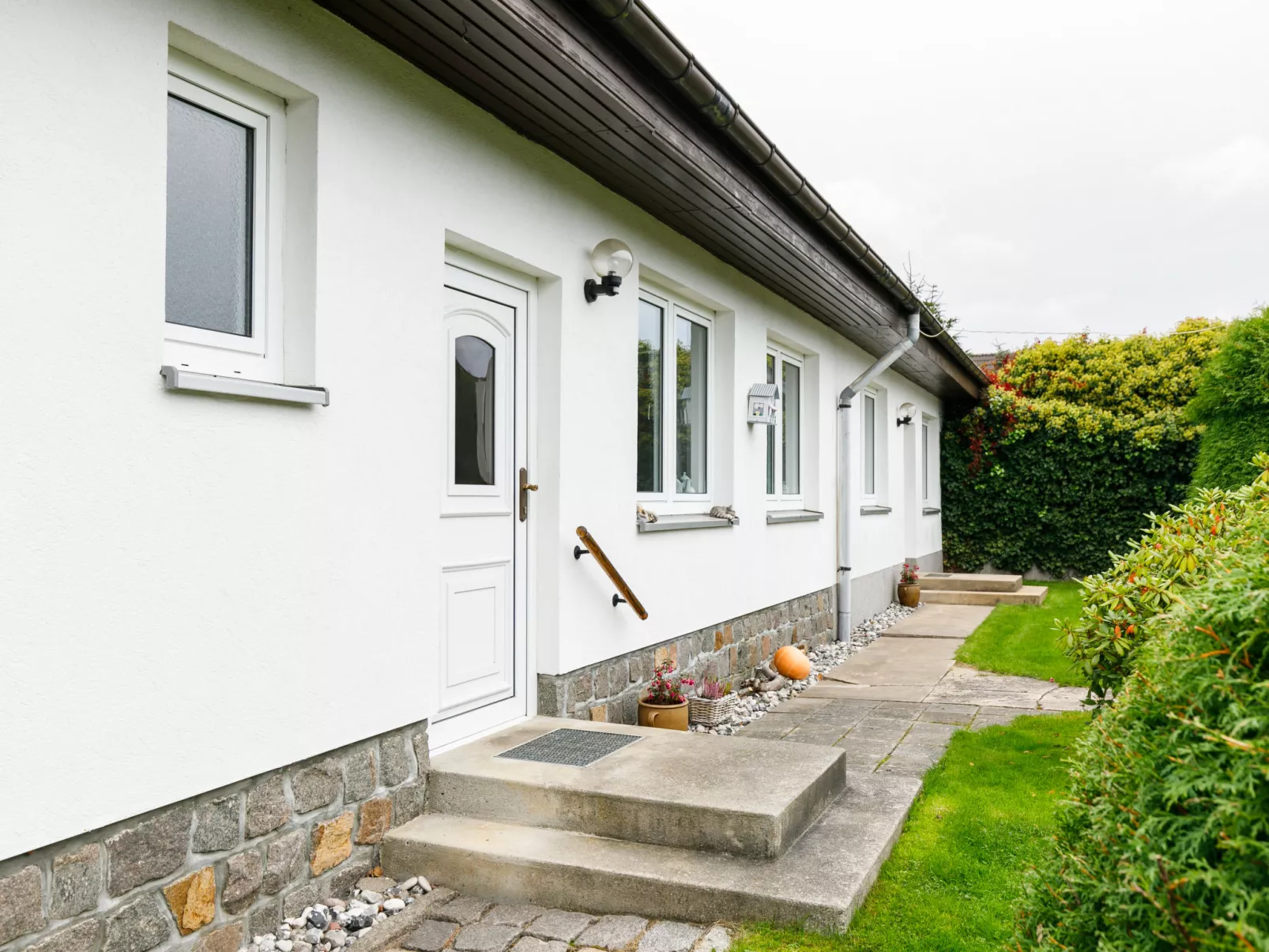 Bungalow 8-Outside