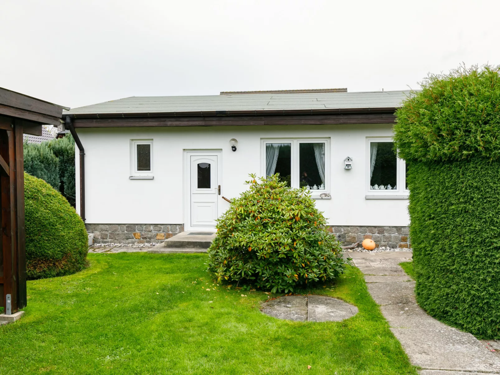 Bungalow 8-Outside