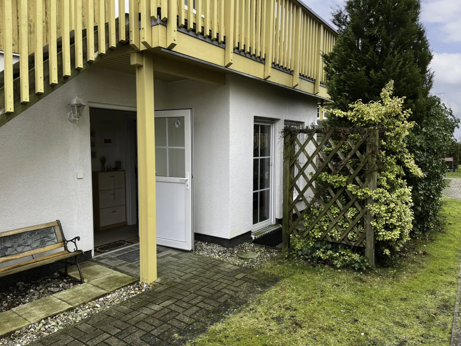 Henneberg-Outside