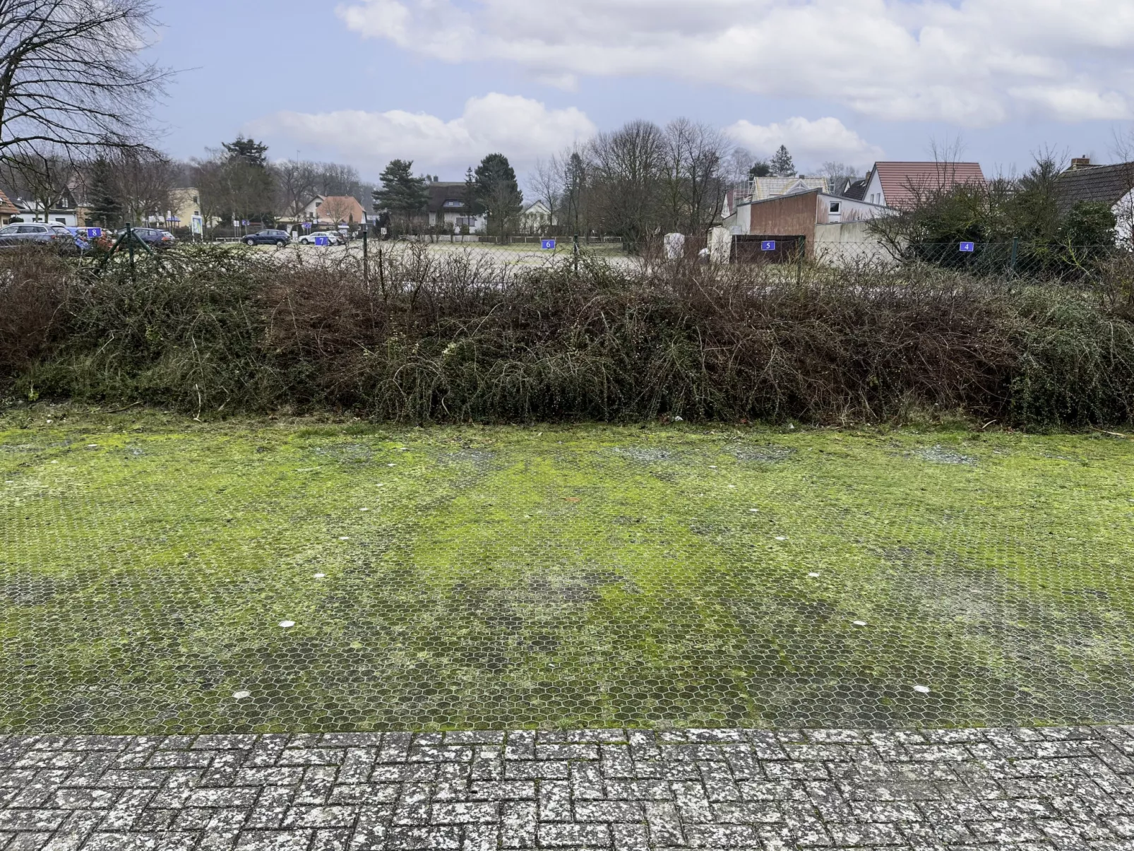 Henneberg-Outside
