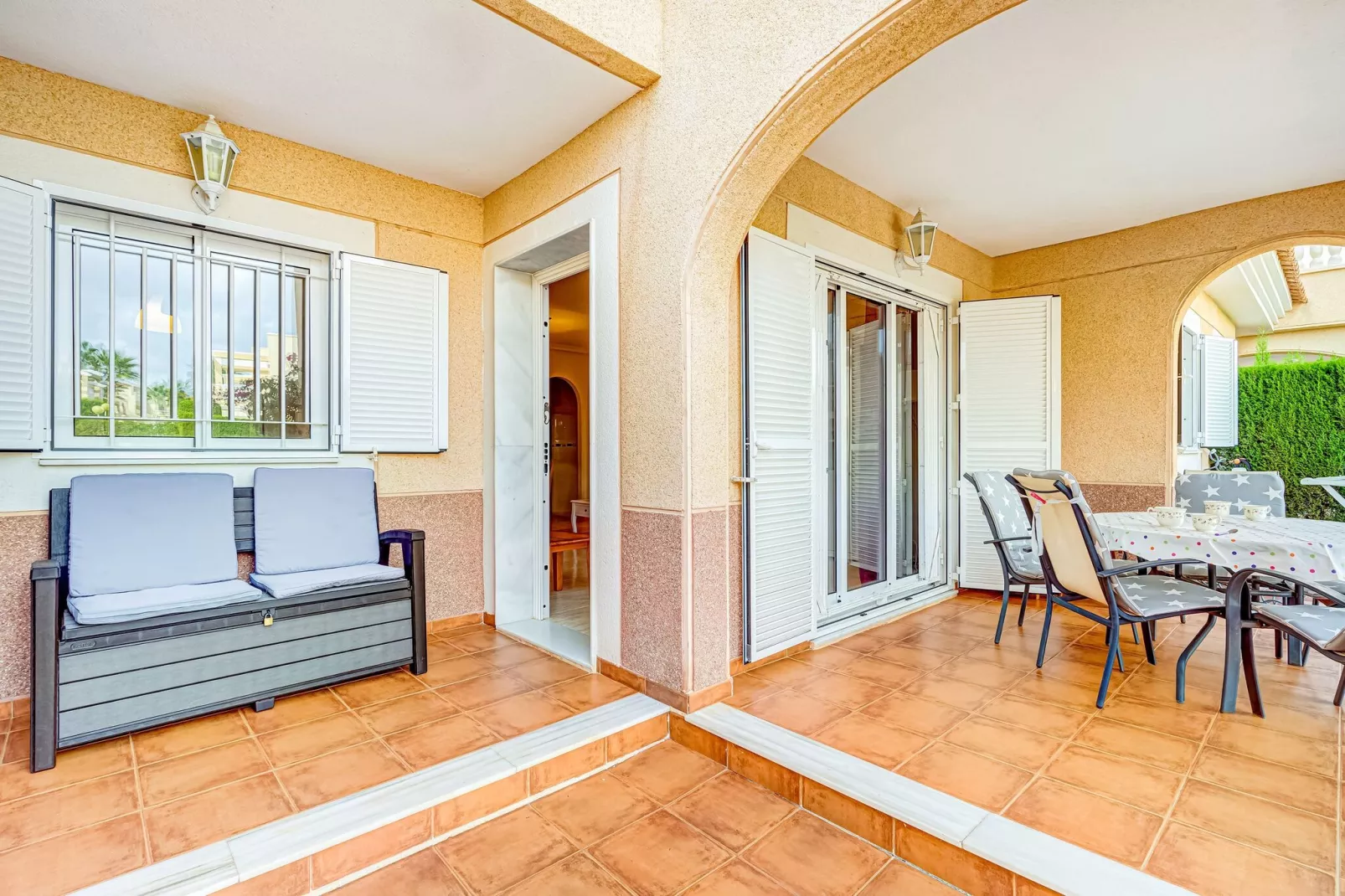 Lovely Bungalow with Swimming pool-Terrace balcony