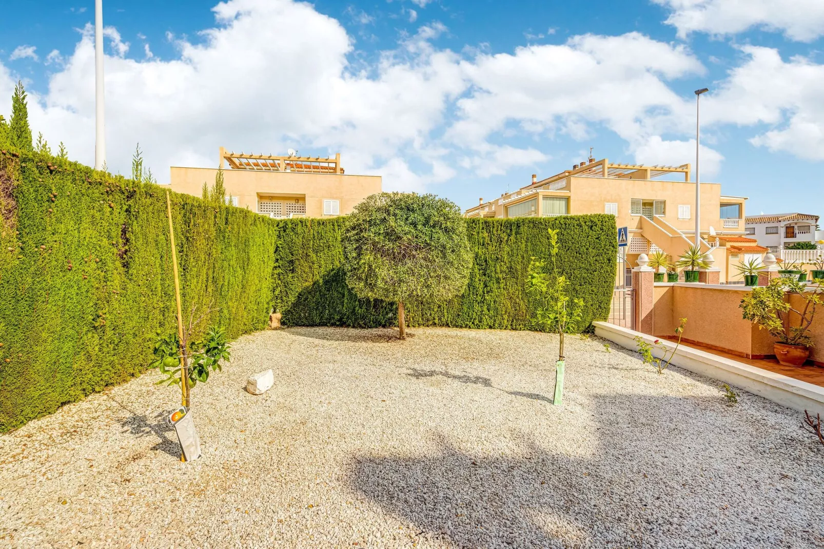 Lovely Bungalow with Swimming pool-Gardens summer