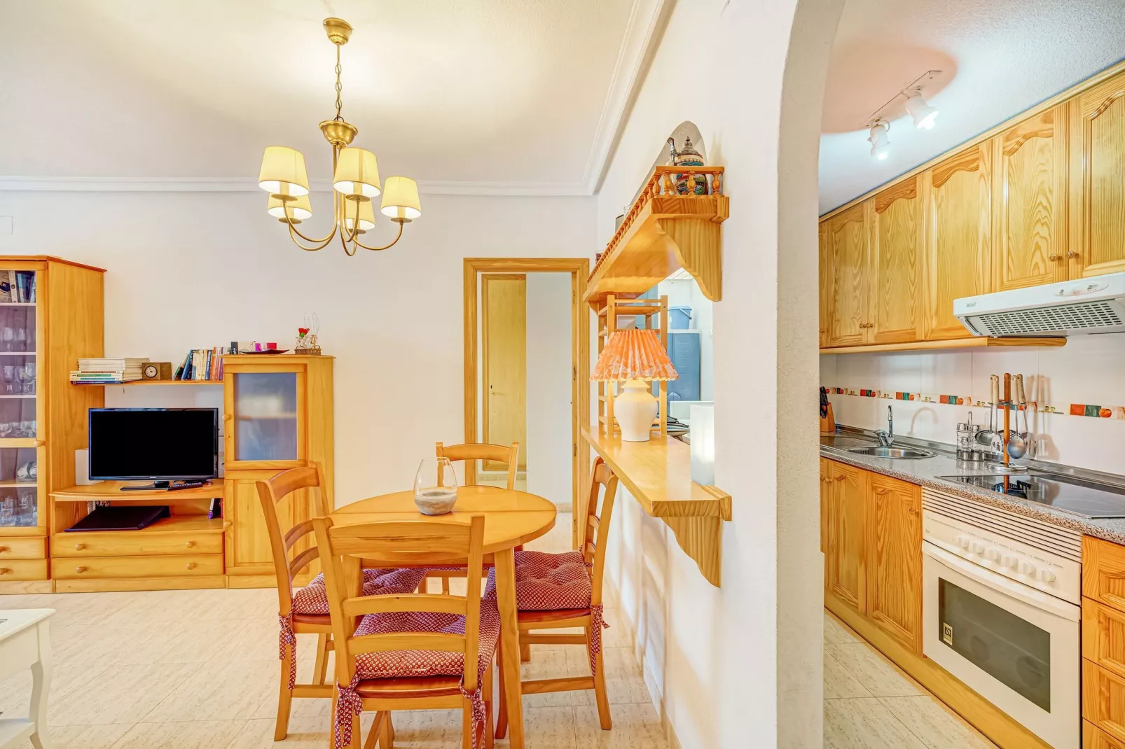 Lovely Bungalow with Swimming pool-Dining room
