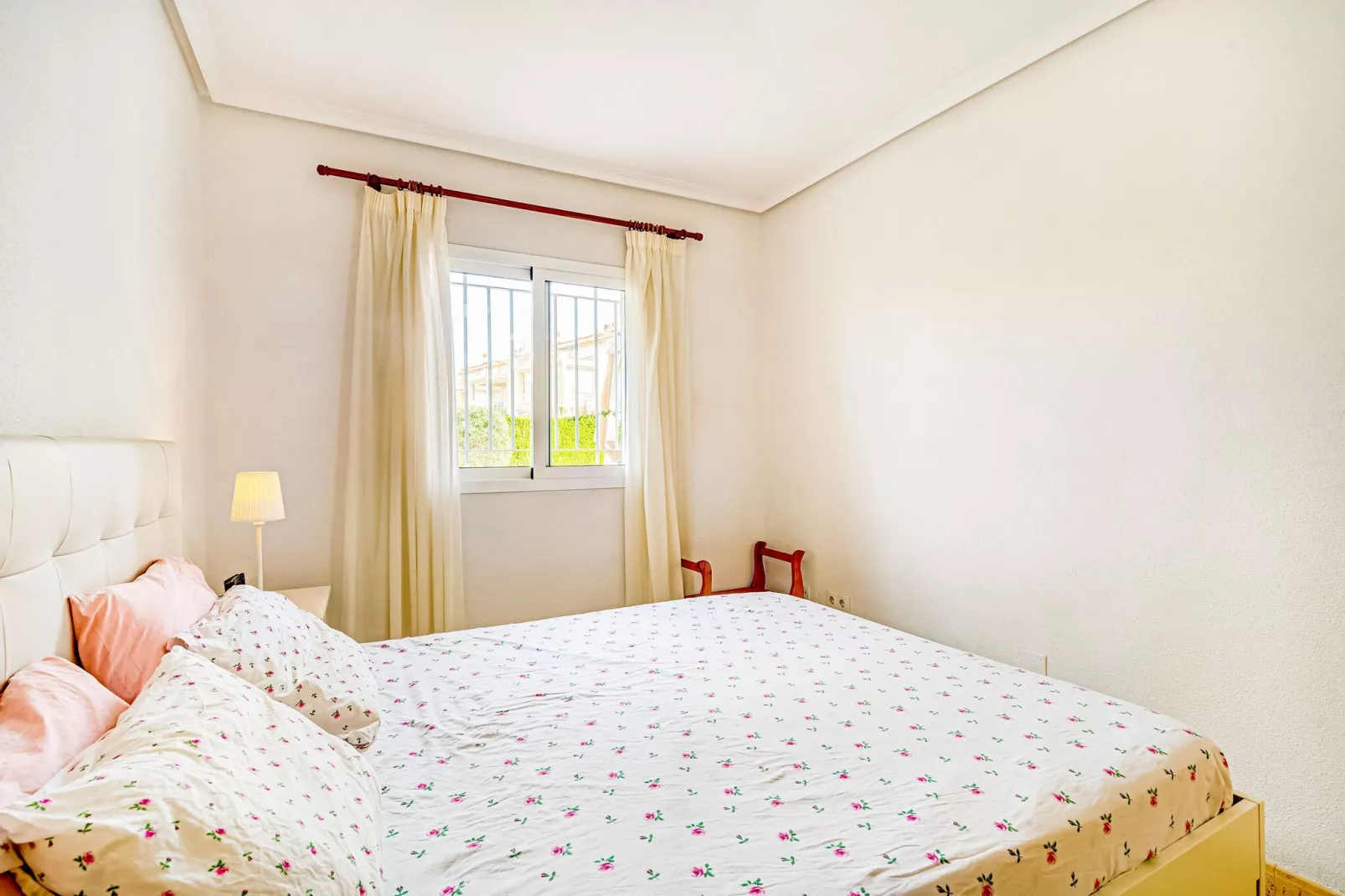 Lovely Bungalow with Swimming pool-Bedroom