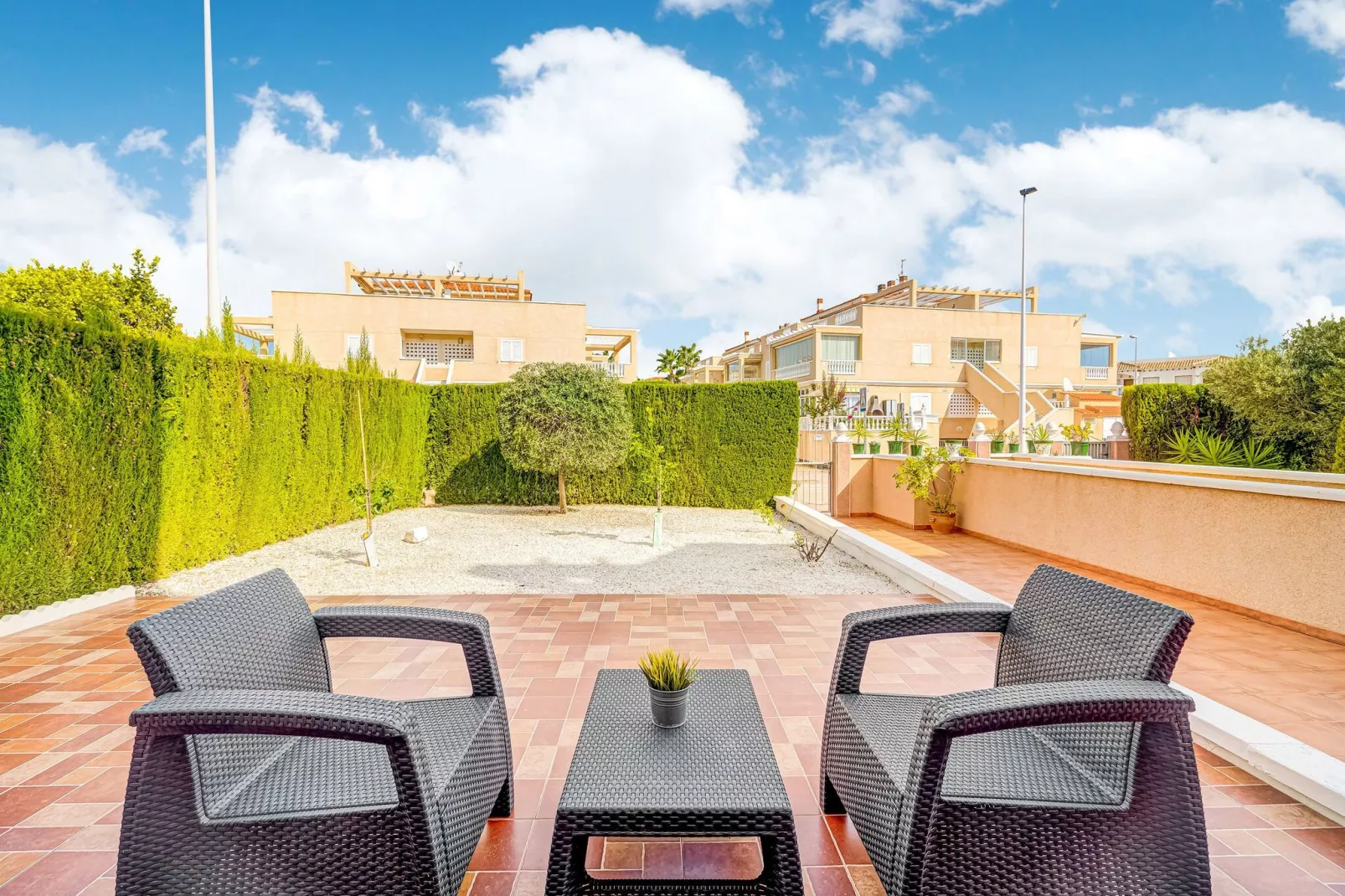 Lovely Bungalow with Swimming pool-Gardens summer