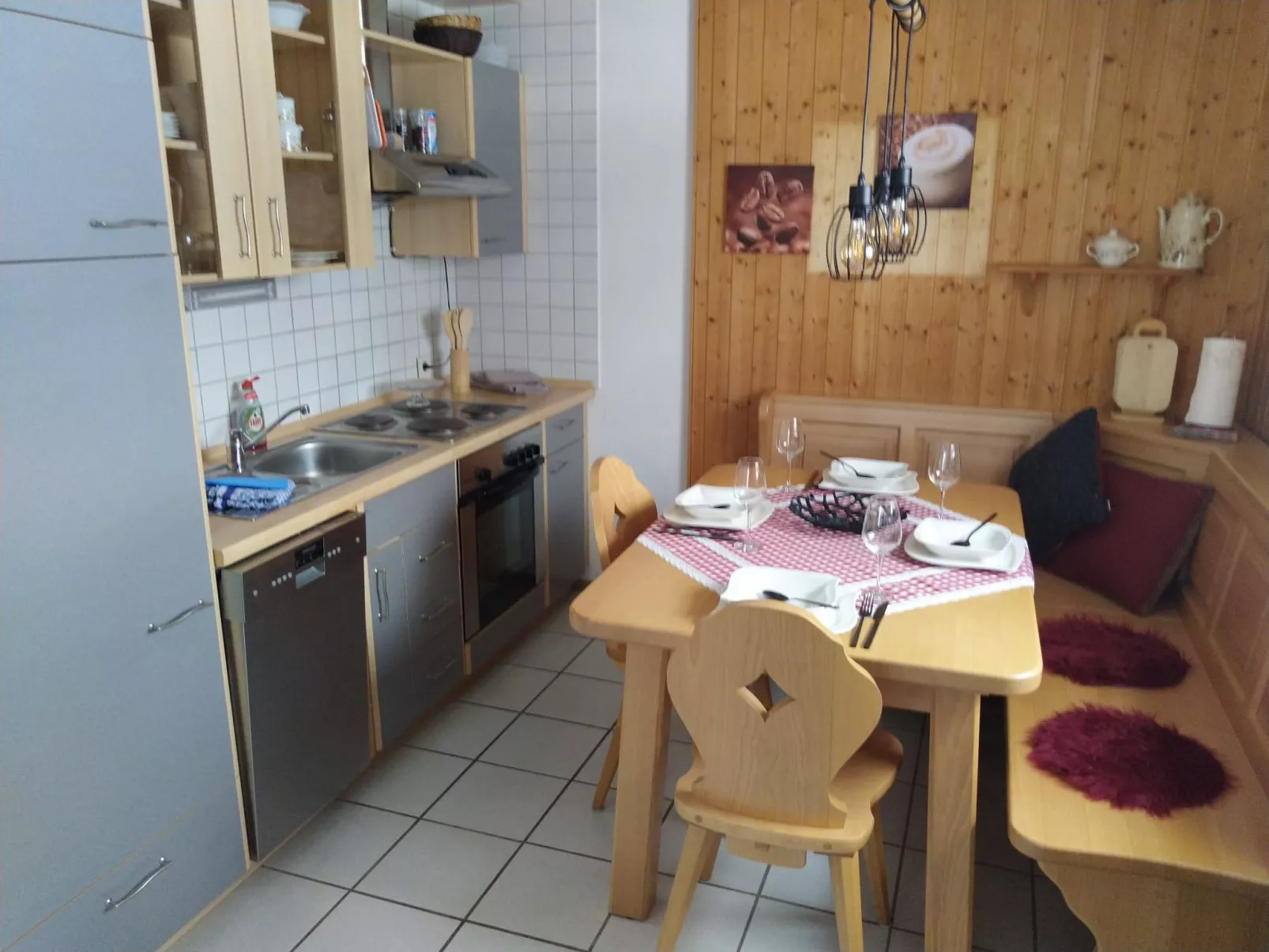 Am Hohen Bogen-Drinnen