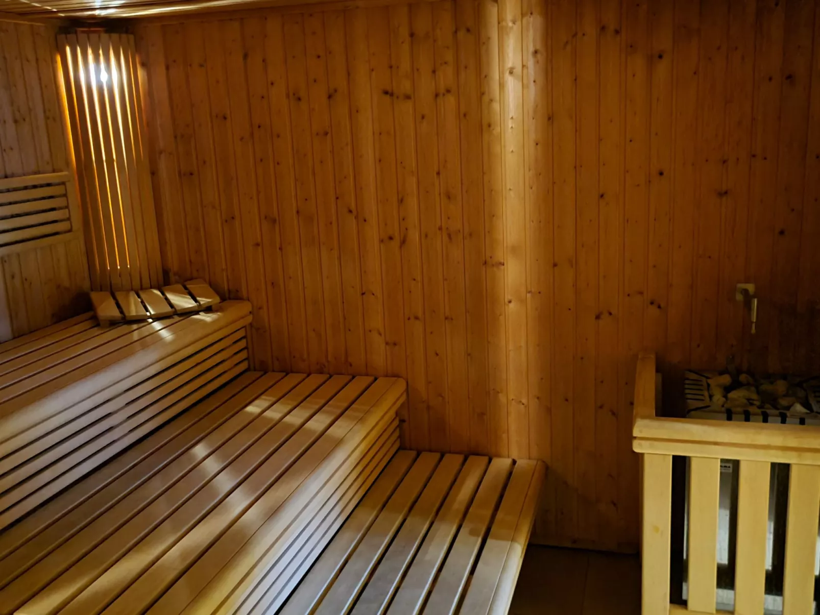 Lula inklusive Schwimmbad und Sauna-Drinnen