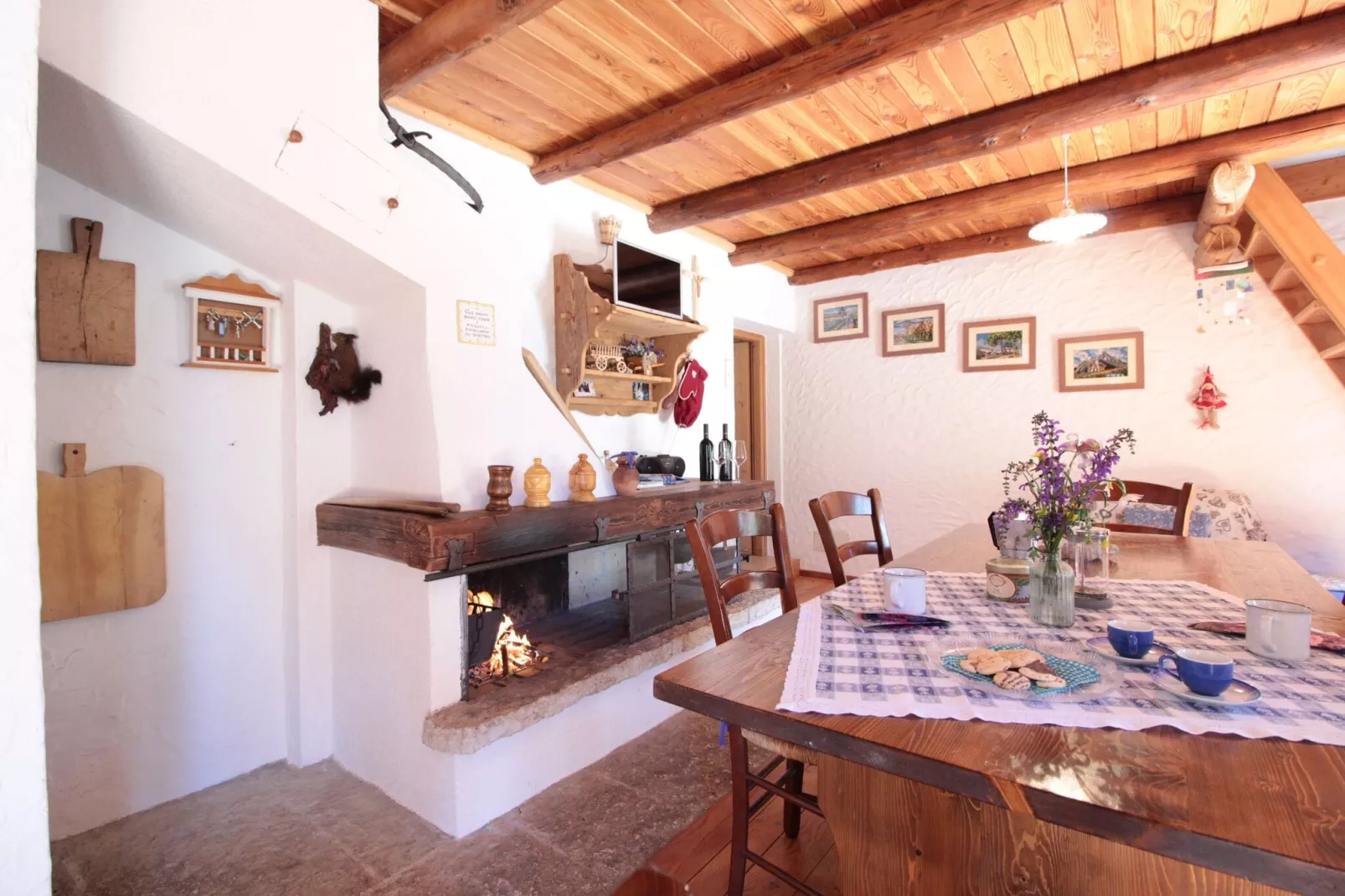 Costa di Gial-Living room