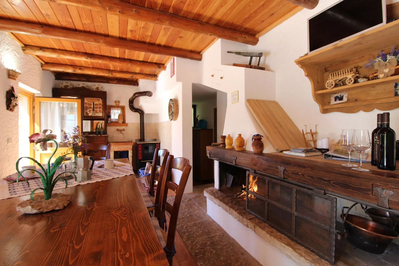 Costa di Gial-Dining room