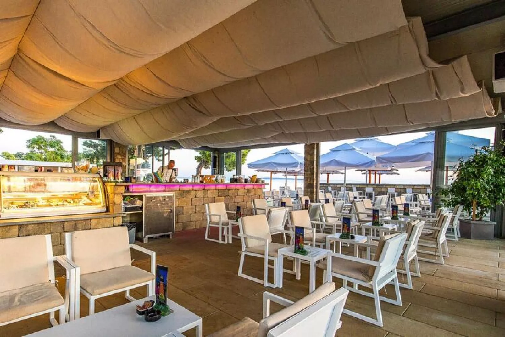 Mobile Homes Strasko Novalja Olive 34 qm für 5 Pers-Terrace