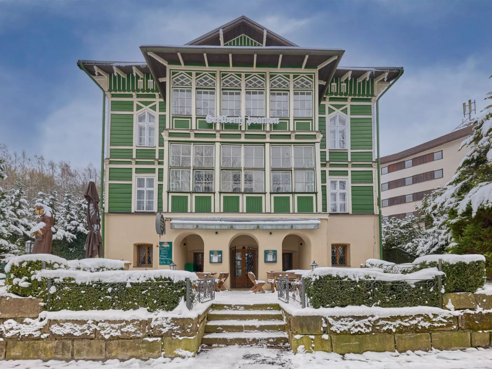 Stříbrný pramen-Outside