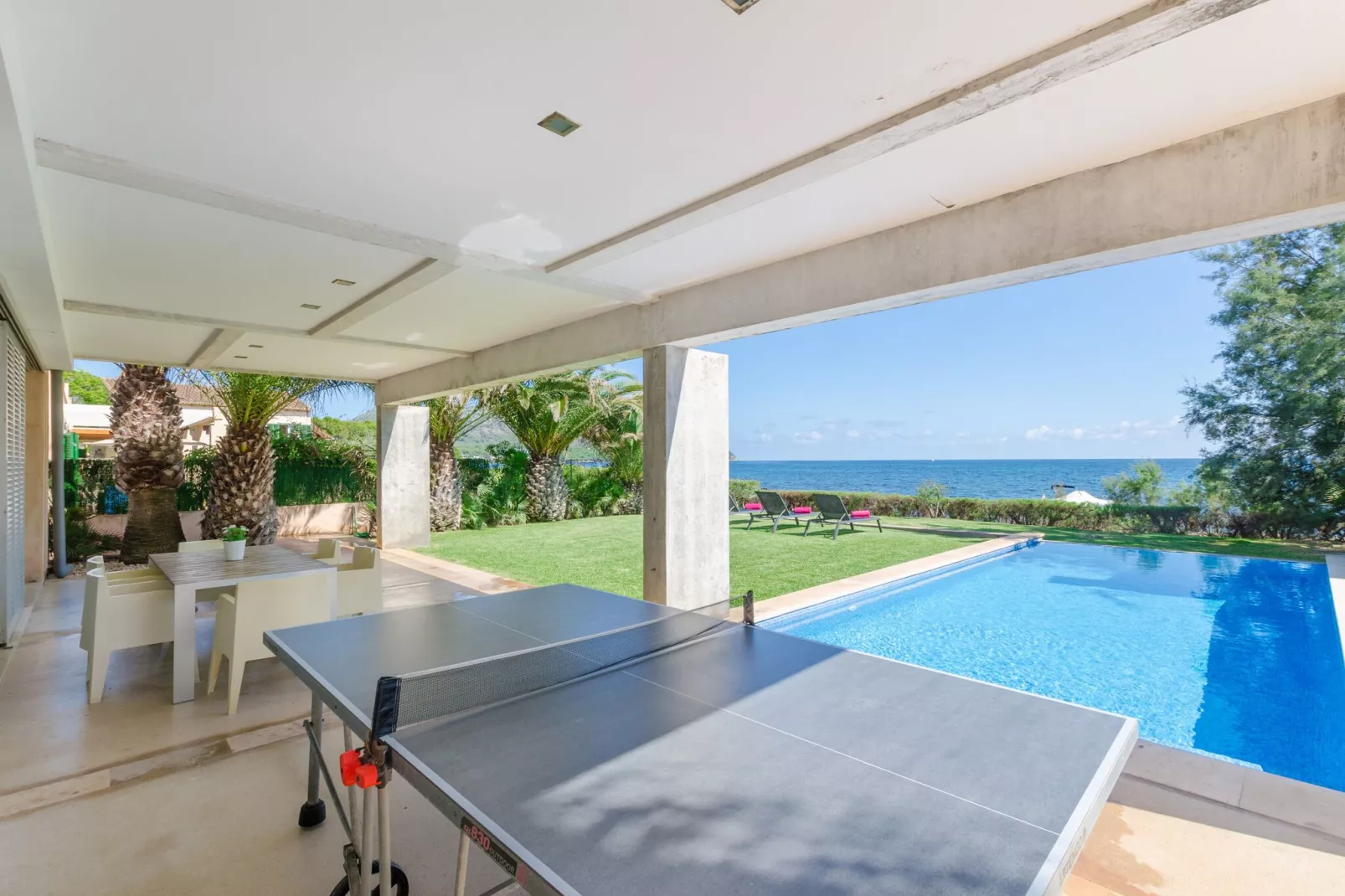 Port Nou-Exterior summer
