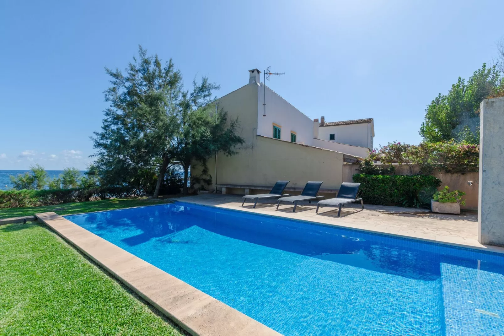 Port Nou-Exterior summer