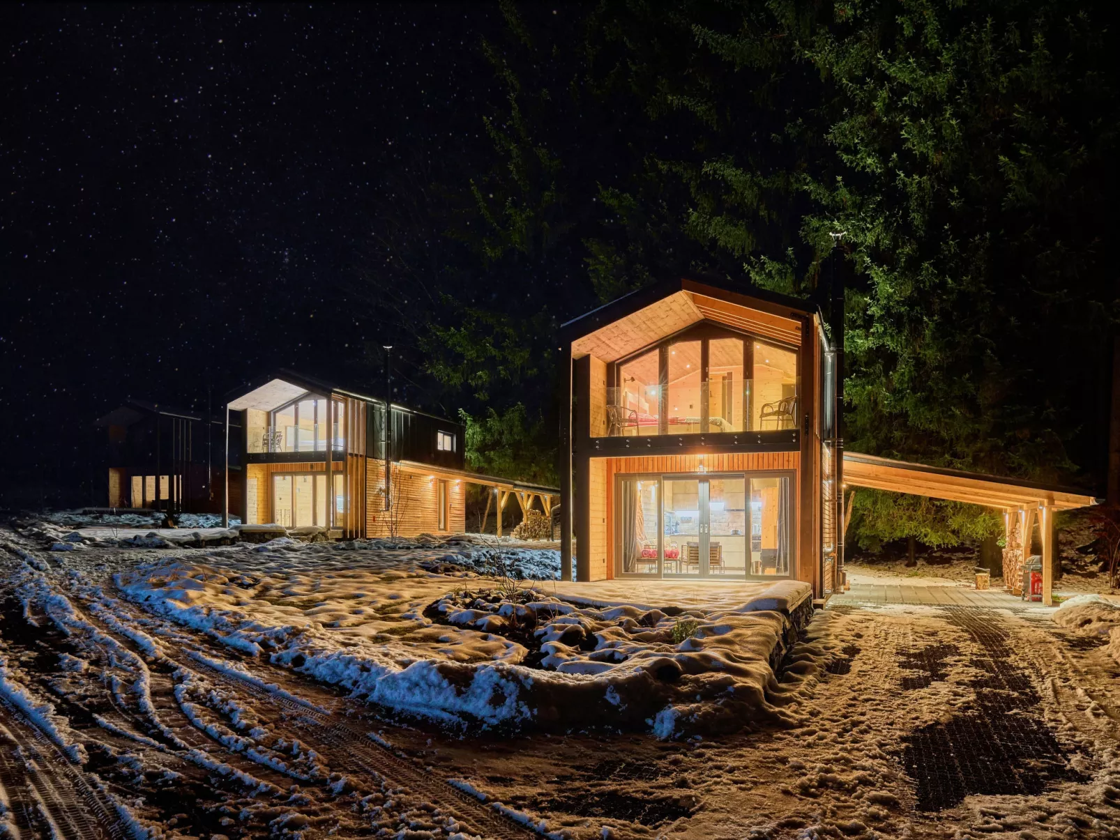 Luxe Timber Lodge & Relaxing Bath”-Outside