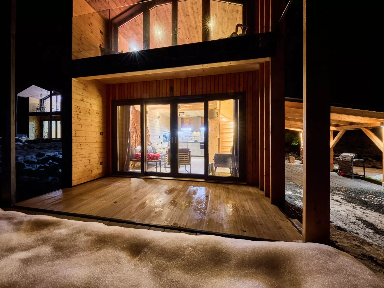 Luxe Timber Lodge & Relaxing Bath”-Outside