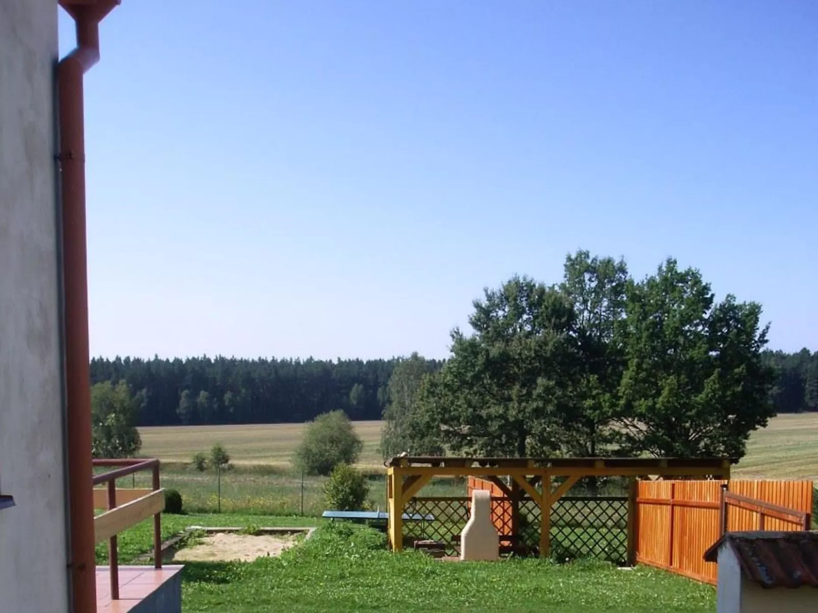 Smrž-Outside