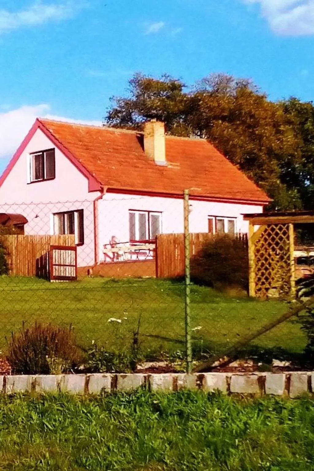 Smrž-Outside