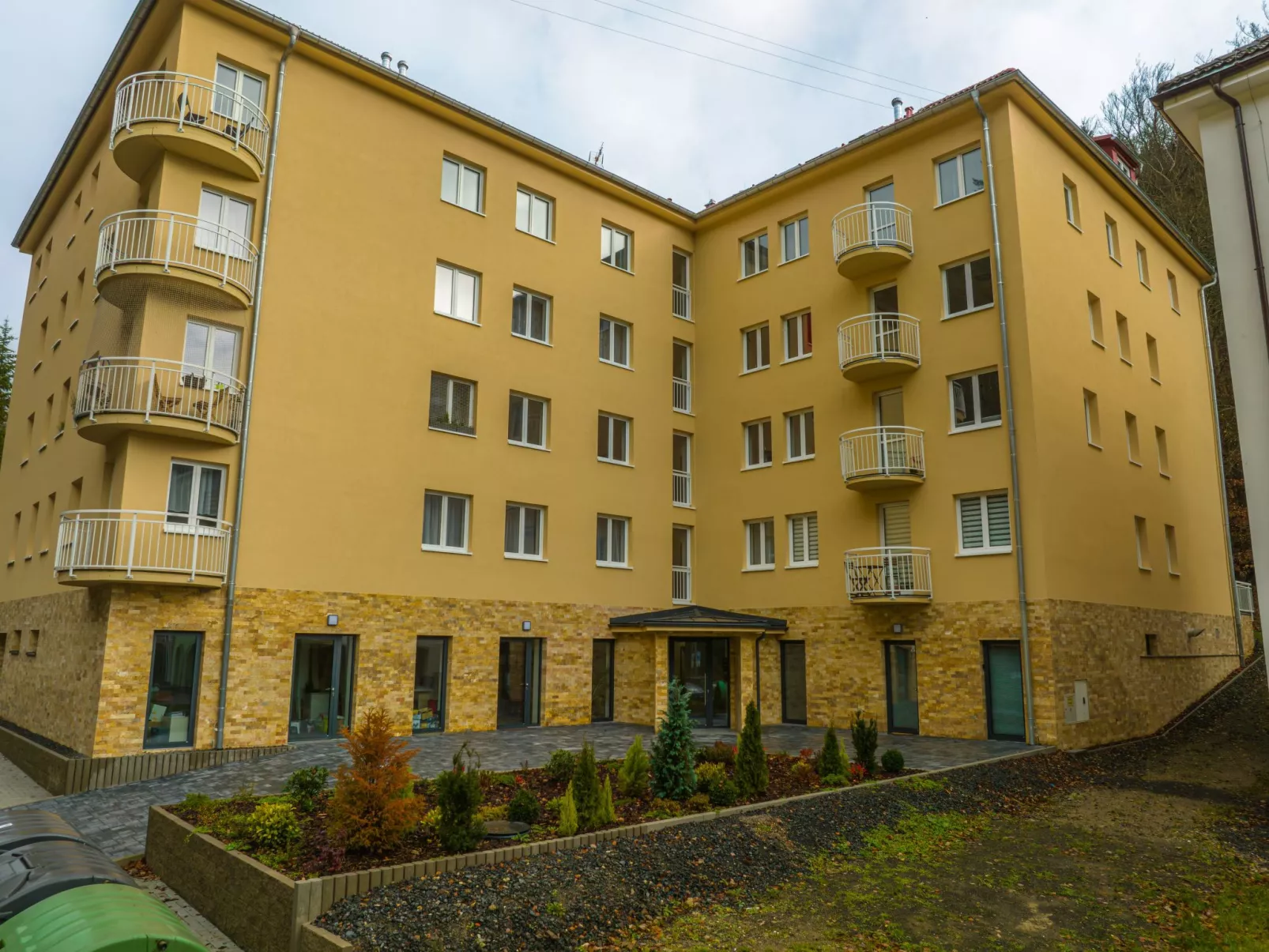 Lanovka 1050/4-Outside