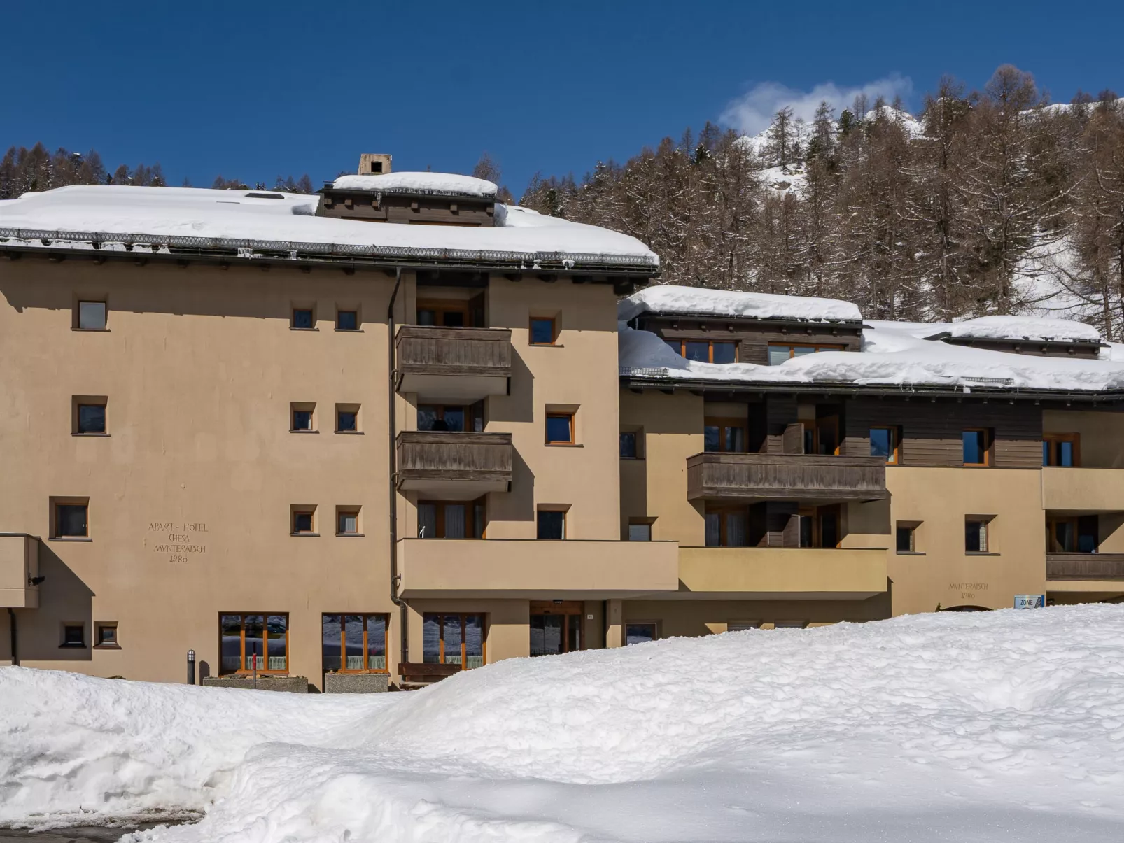 Chesa Munteratsch 311-Outside