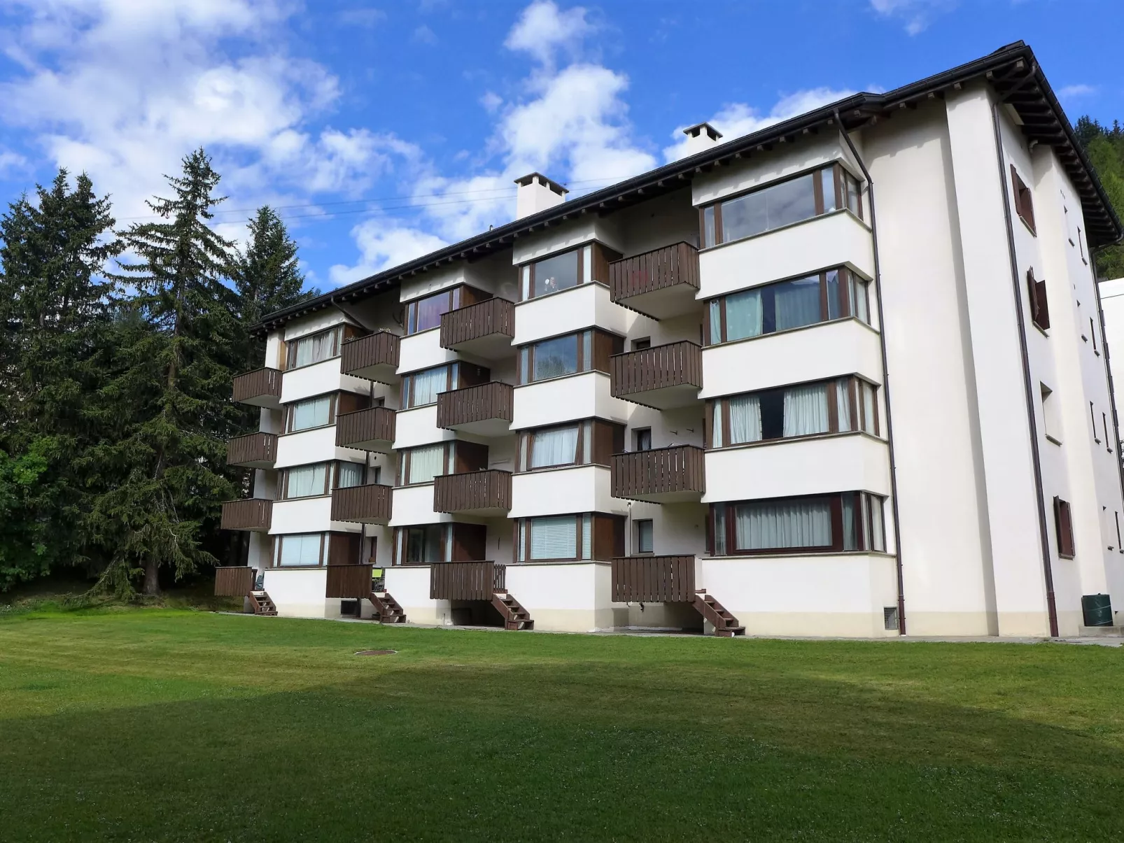 Chesa Arlas C4-Outside