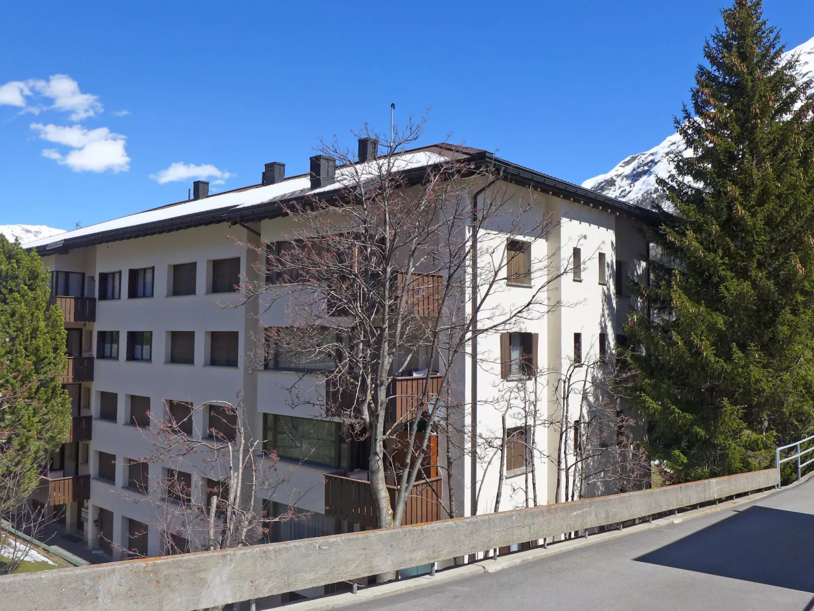 Chesa Arlas C4-Outside
