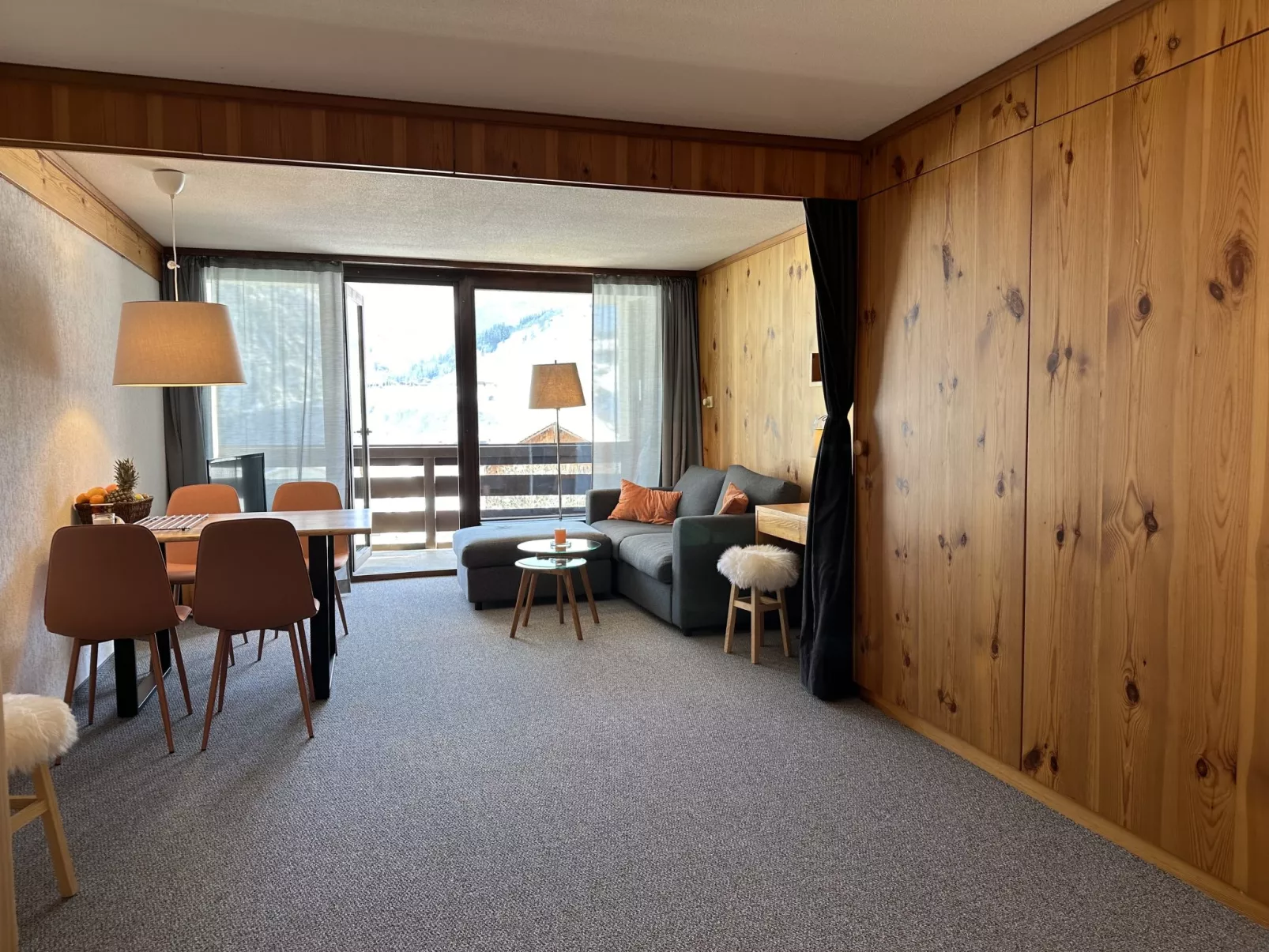 Apt B 033 - Inside