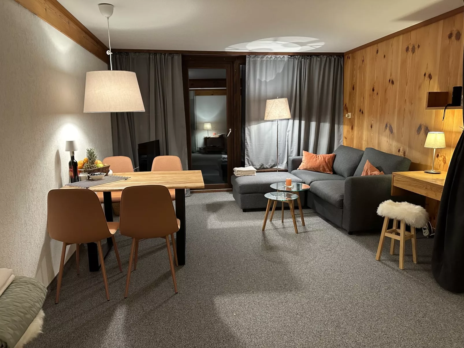 Apt B 033 - Inside