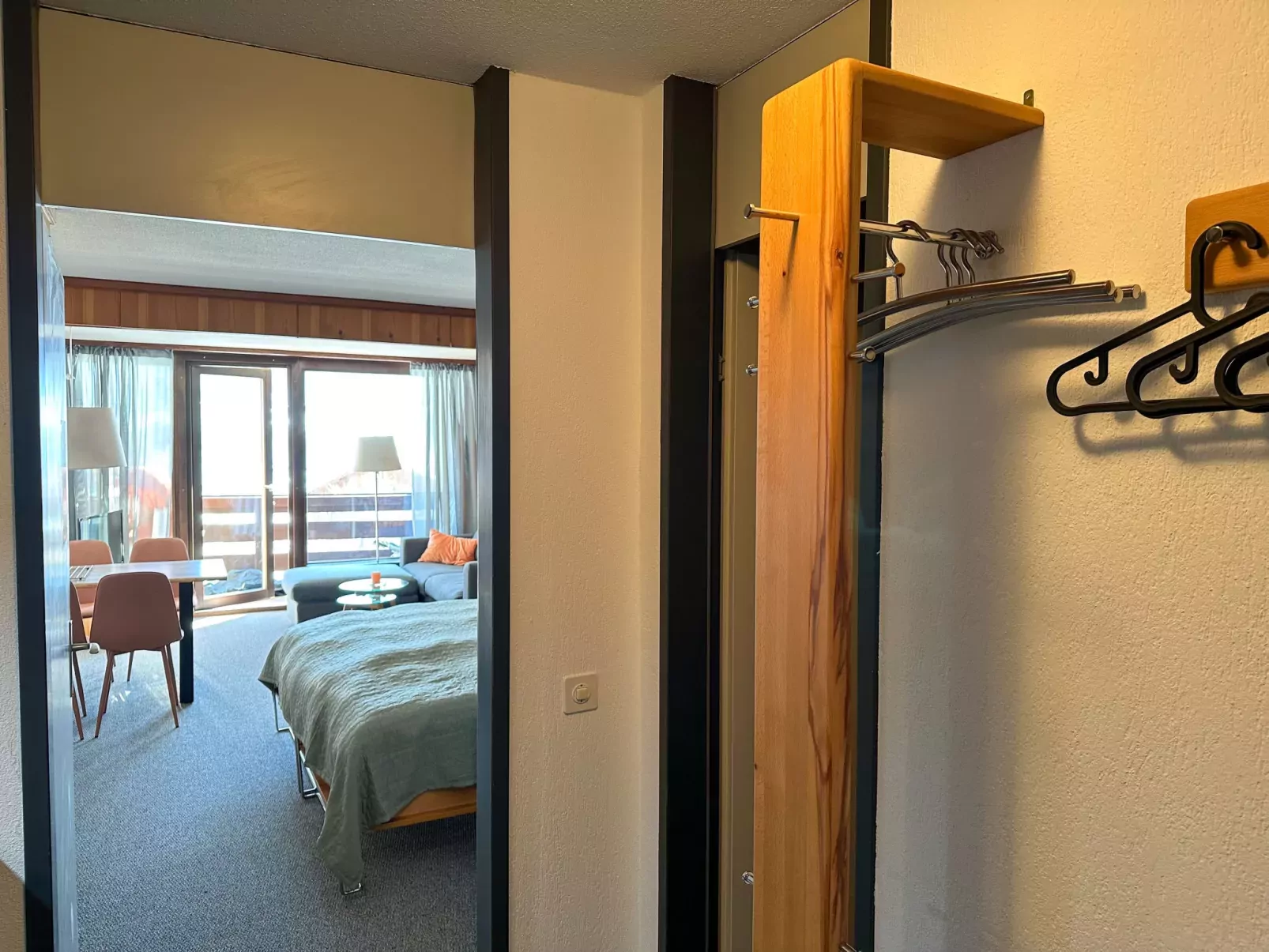 Apt B 033 - Inside