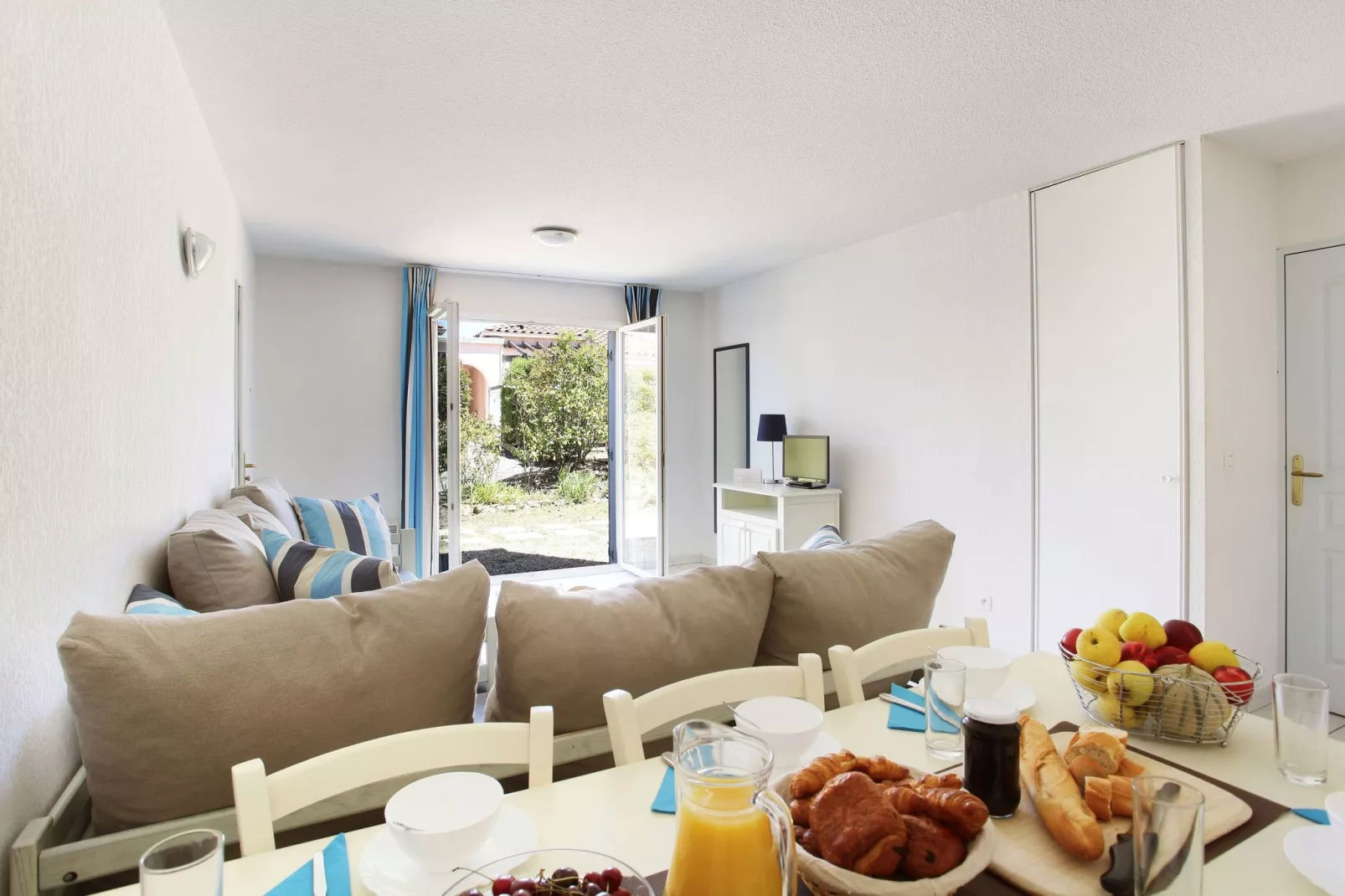 Domaine des Eucalyptus 3-Dining room