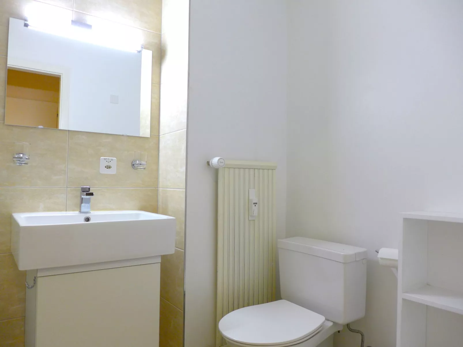 Les Choucas B 28-Inside