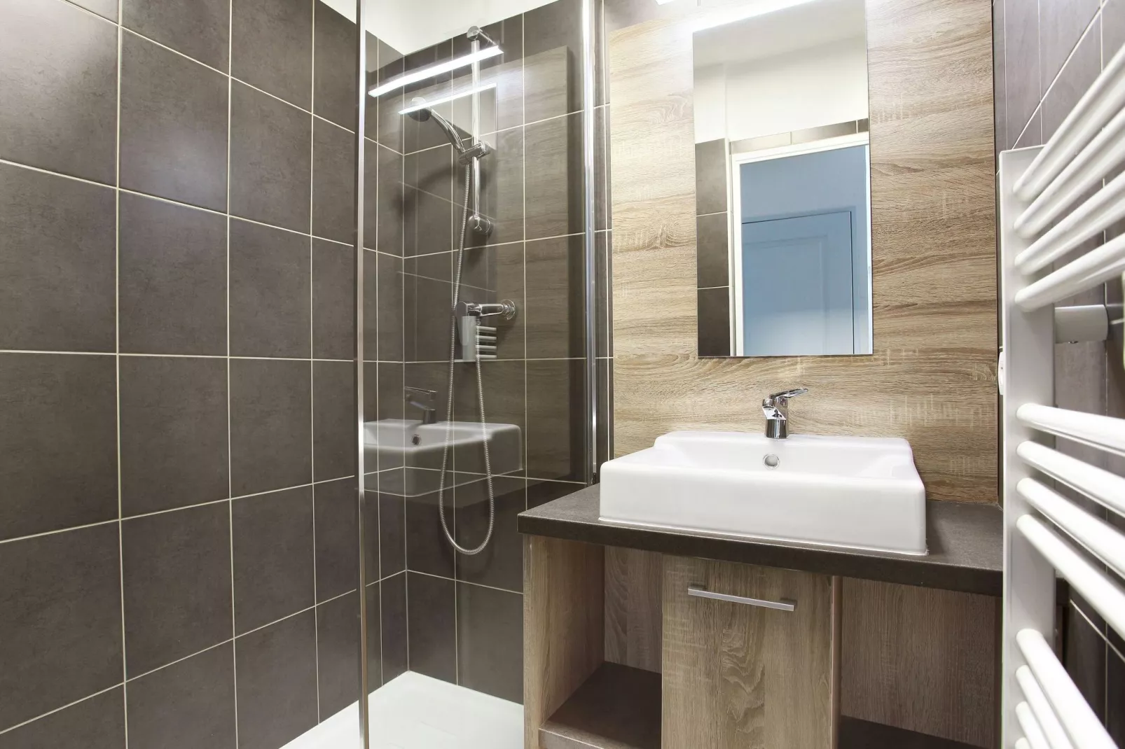 Domaine des Eucalyptus 3-Bathroom