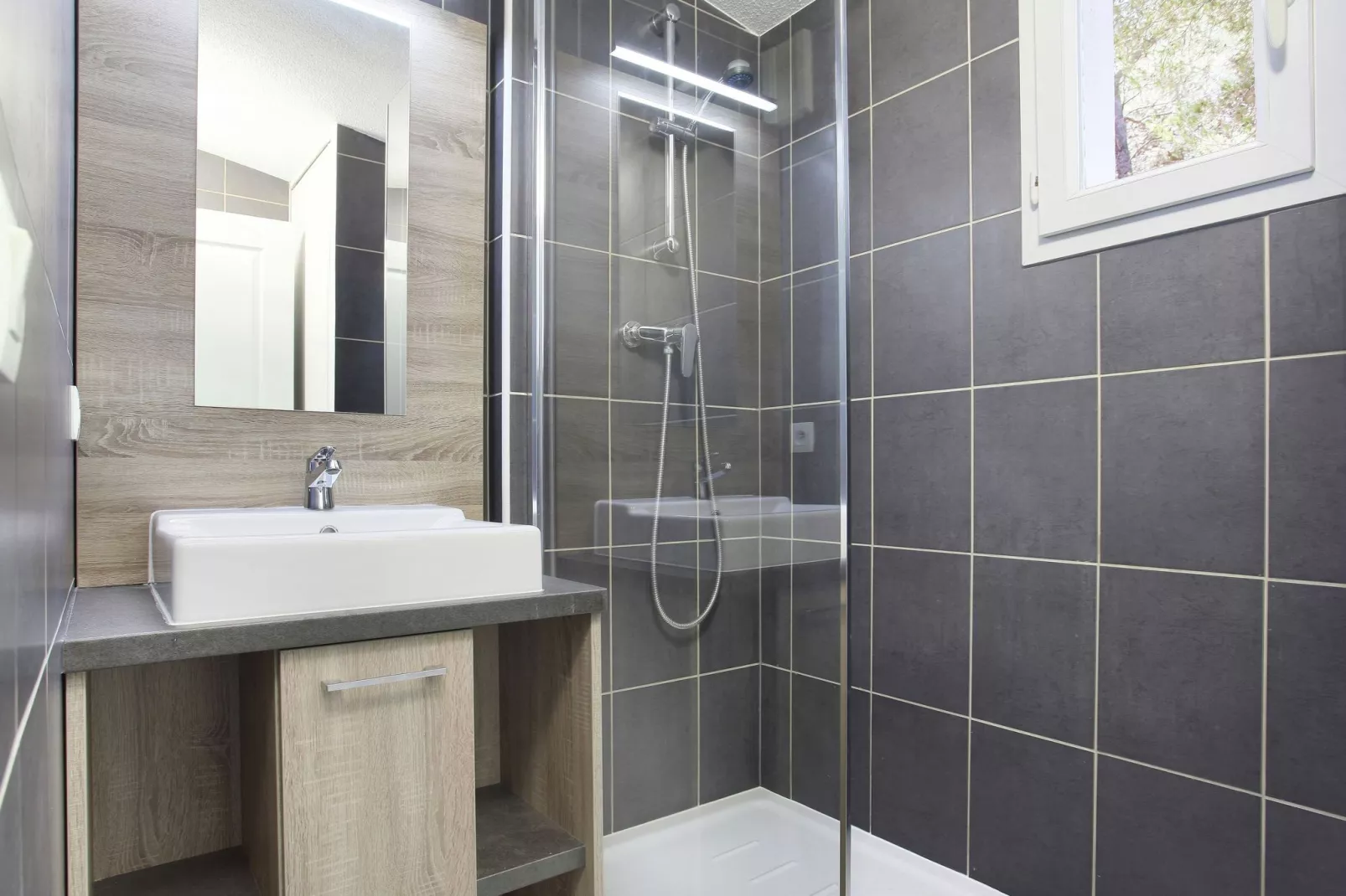 Domaine des Eucalyptus 3-Bathroom