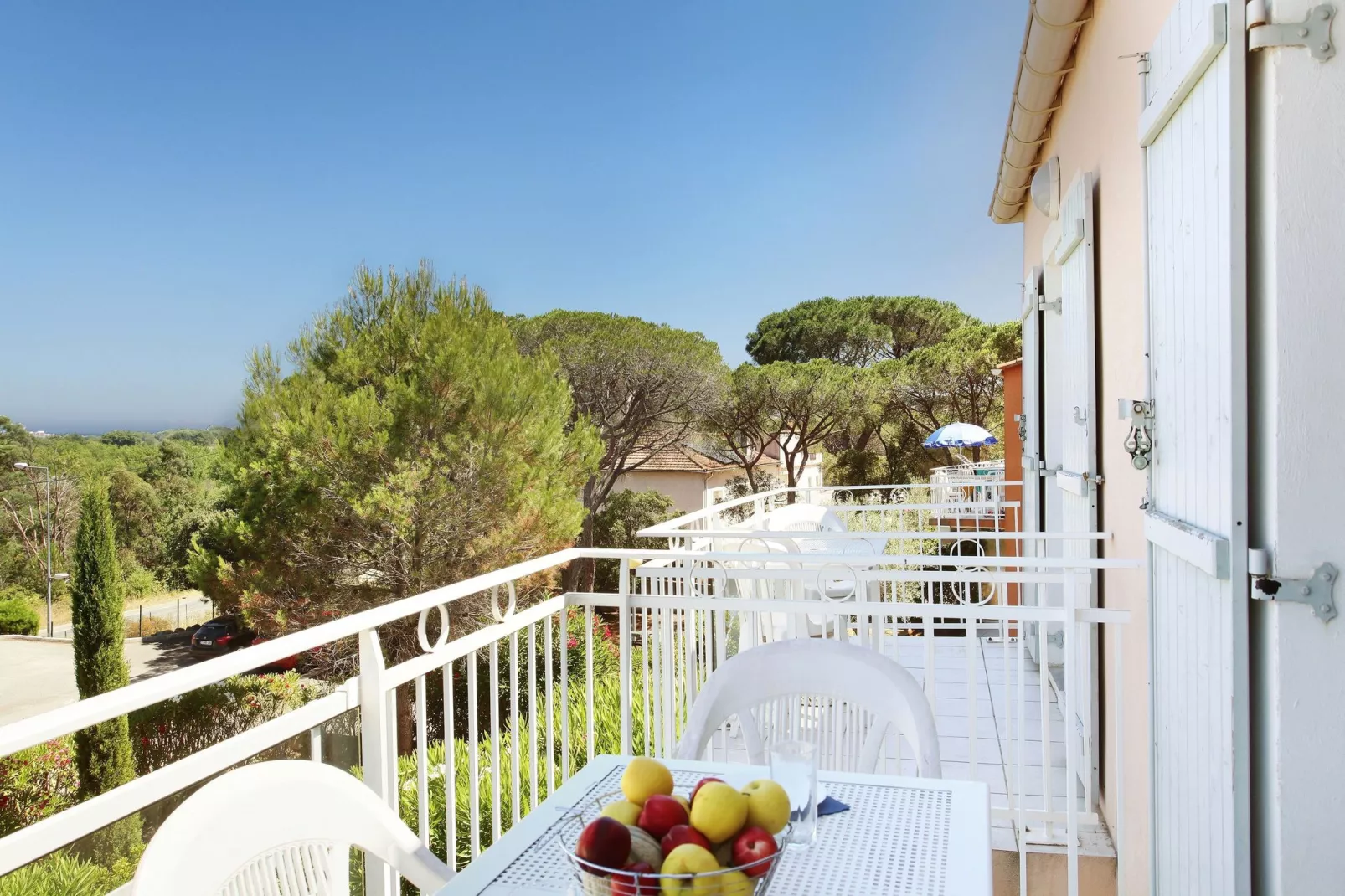 Domaine des Eucalyptus 3-Terrace balcony