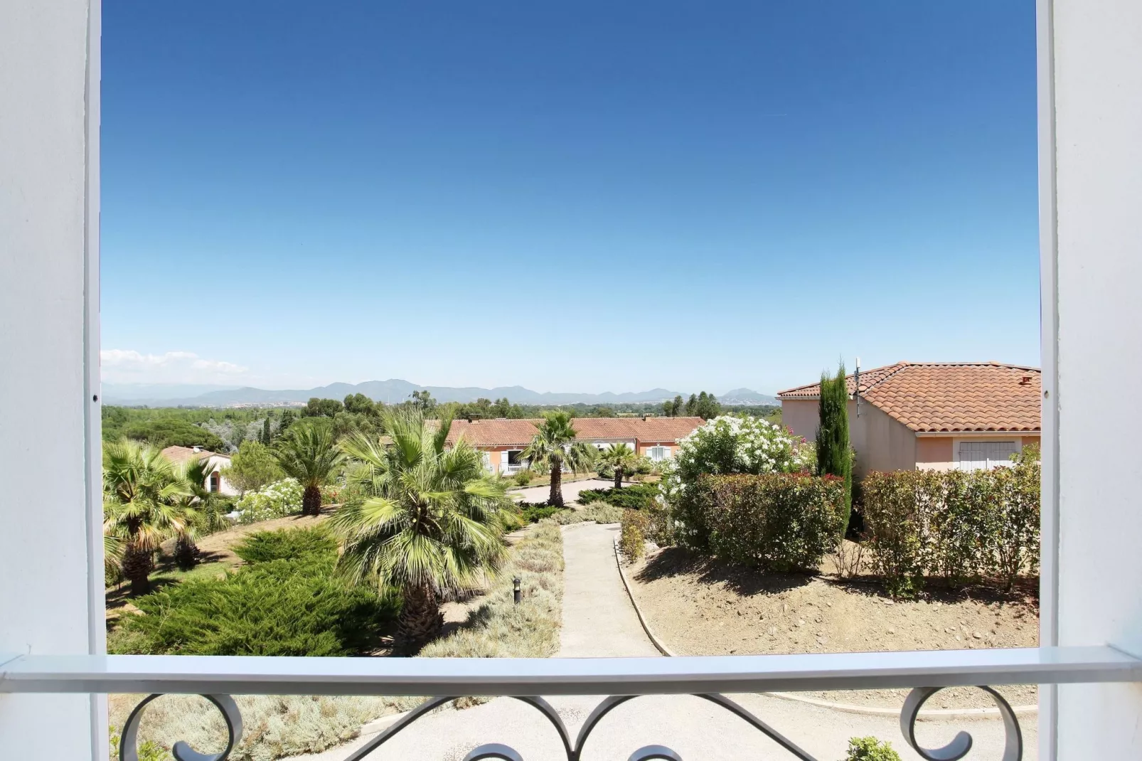 Domaine des Eucalyptus 3-View summer