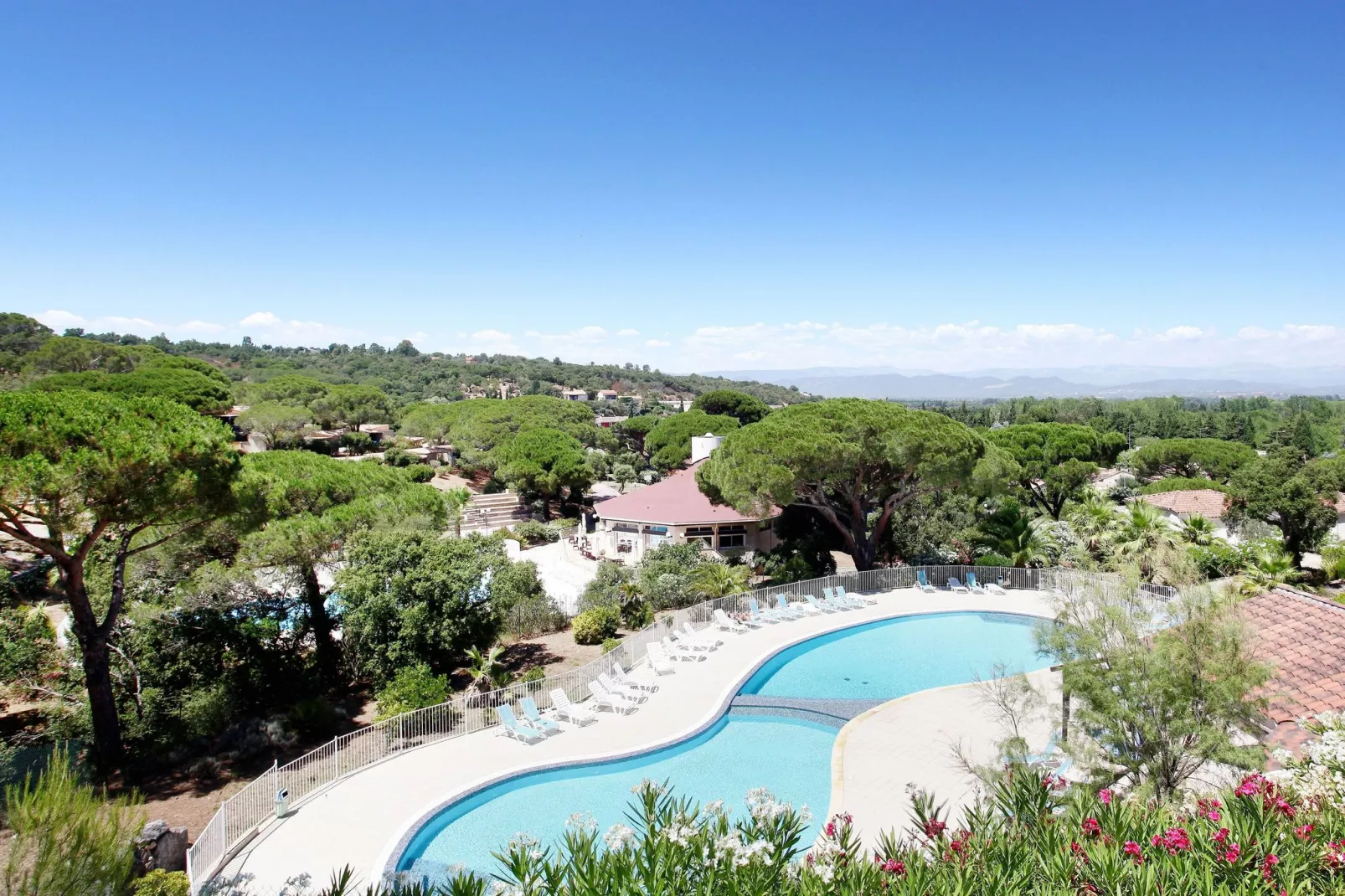 Domaine des Eucalyptus 3-Park facilities