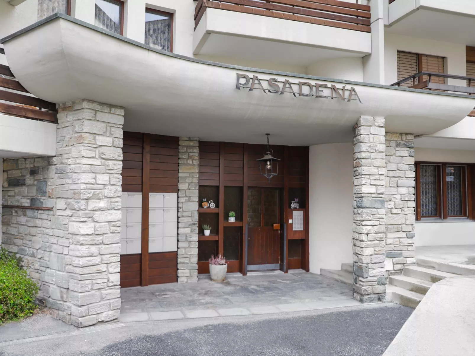 Pasadena-Outside
