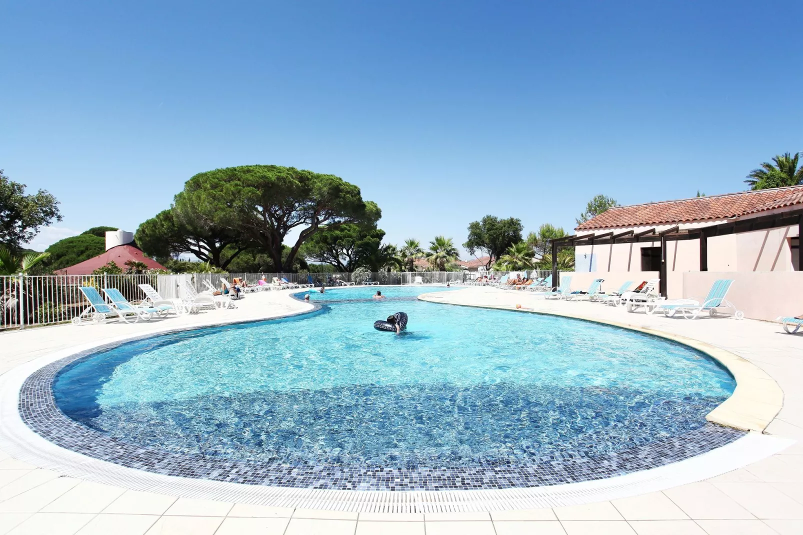 Domaine des Eucalyptus 3-Park facilities