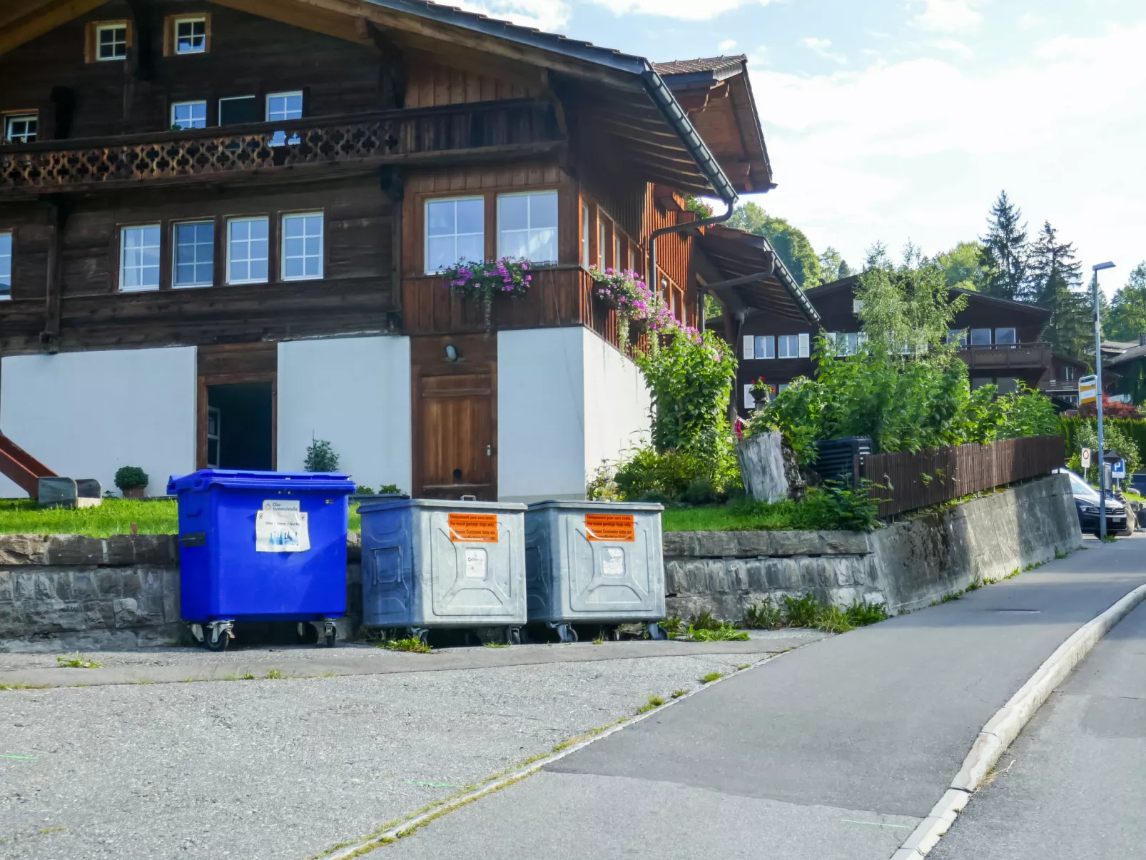 Egg-Isch-Outside