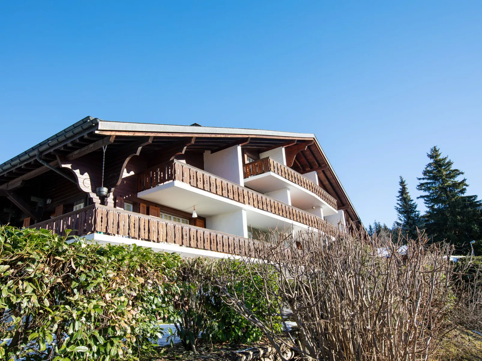 Le Mont Blanc 14-Outside