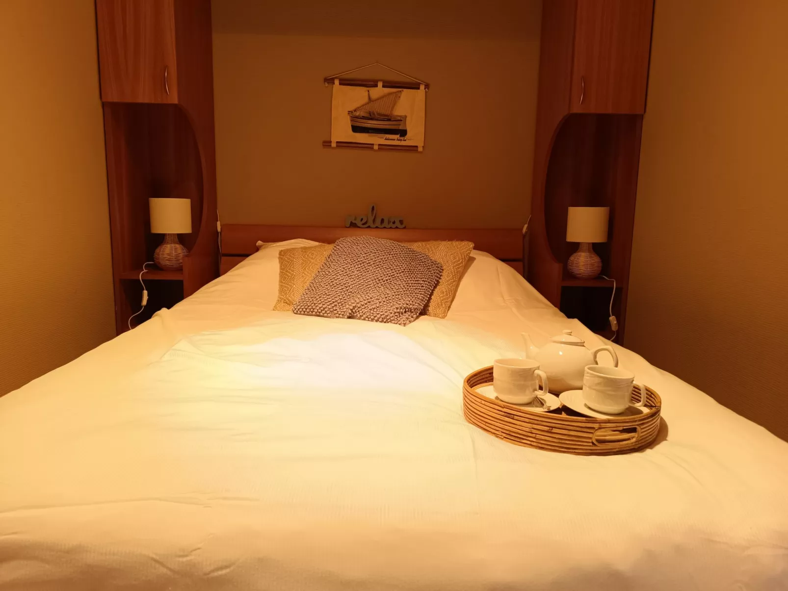 Zeeflat with parking and shared pool-Inside