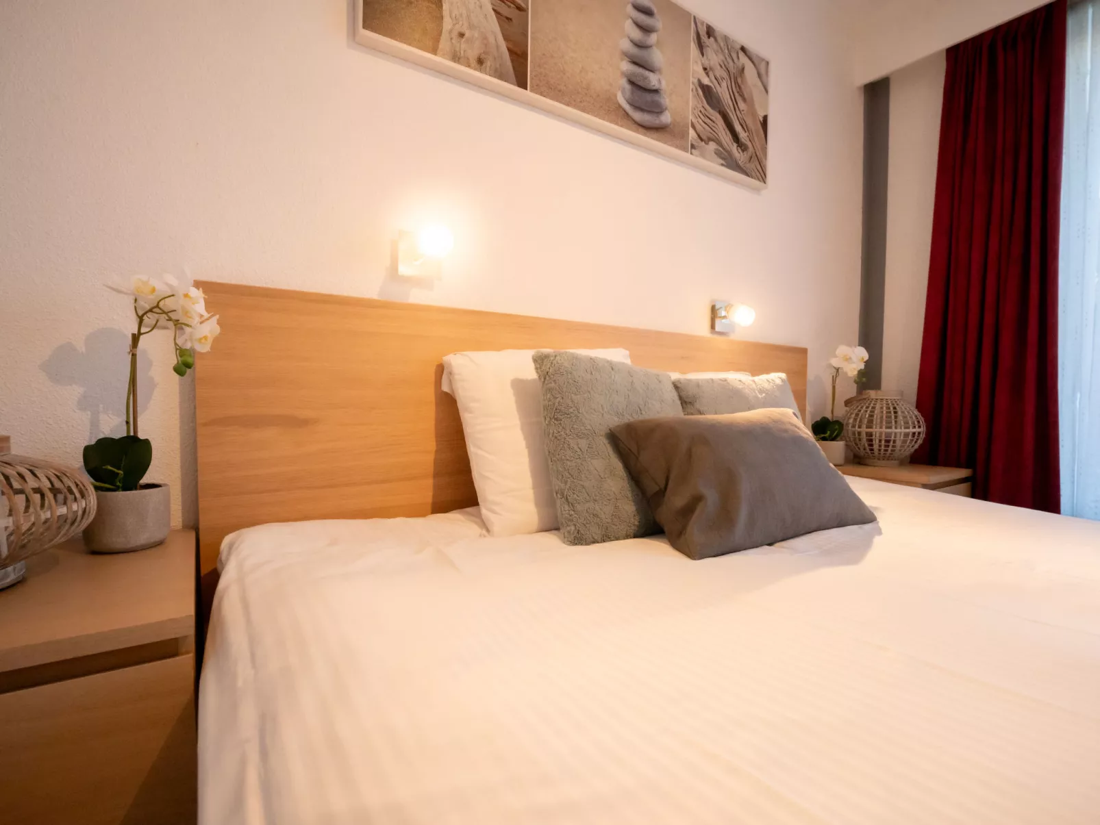 Giuliott with parking and shared pool-Inside