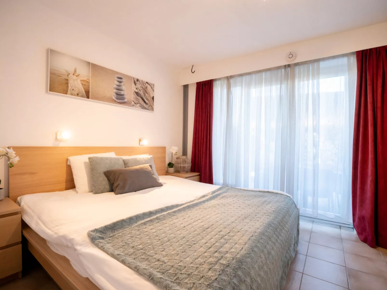 Giuliott with parking and shared pool-Inside
