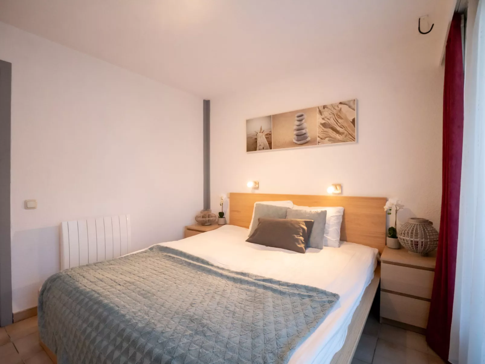 Giuliott with parking and shared pool-Inside